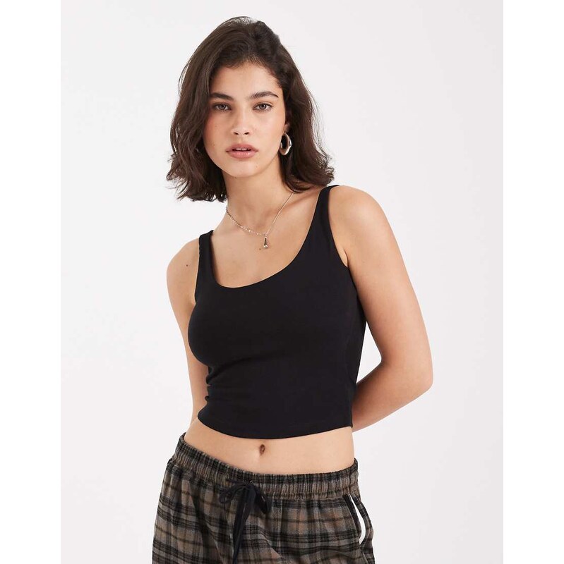 New Look basic scoop crop vest in black 108098945