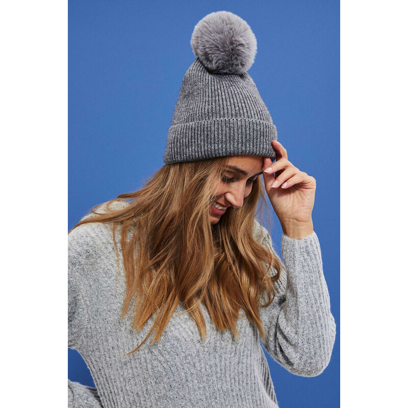 Marisse Cap with a pompom 108113090