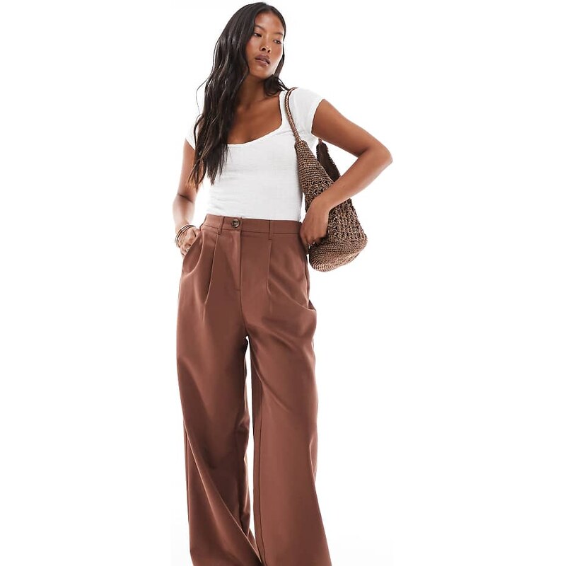 Miss Selfridge Petite tailored wide leg trouser in brown-Neutral