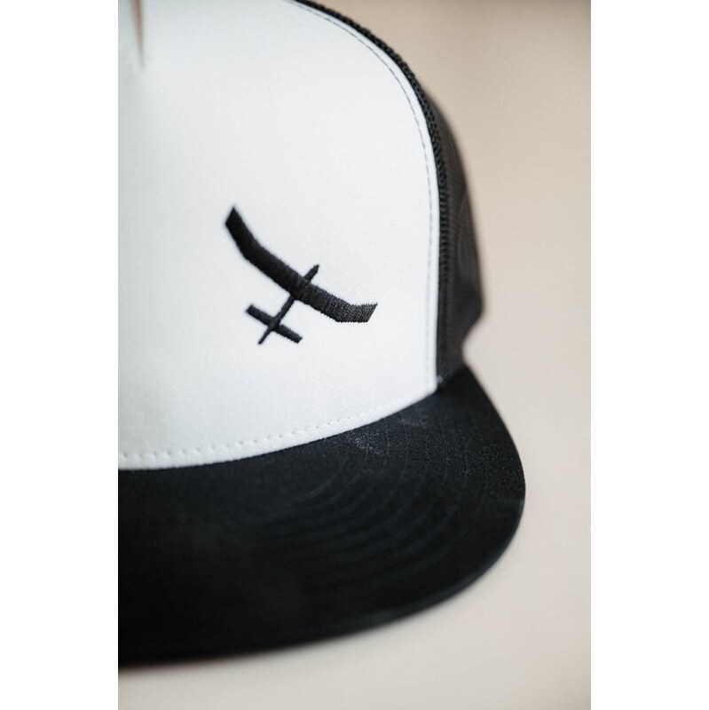 youngprimitive - Čepice Snapback trucker - černobílá