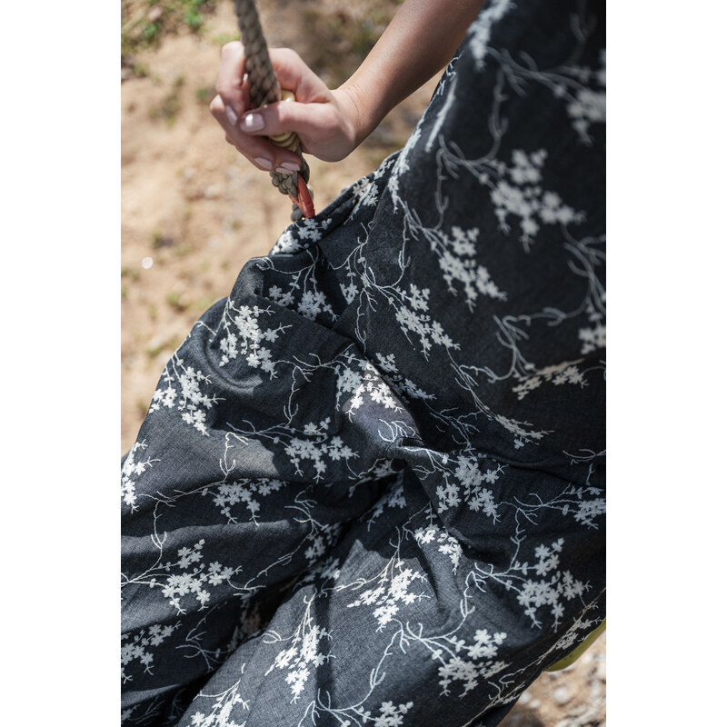 youngprimitive - Kalhoty a šortky Sunna - Embroidery black jeans 108119723