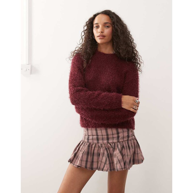 Noisy May crew neck fluffy knit jumper in burgundy-Red 109670568