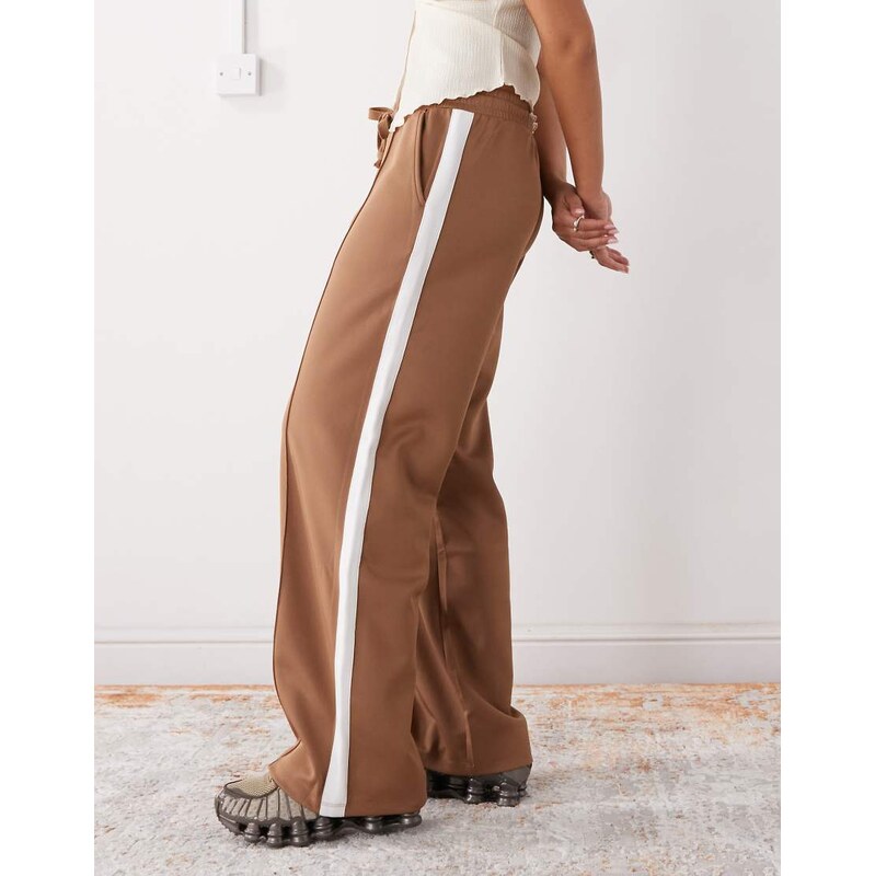 Noisy May straight leg jersey trouser in light brown with white side 115512535
