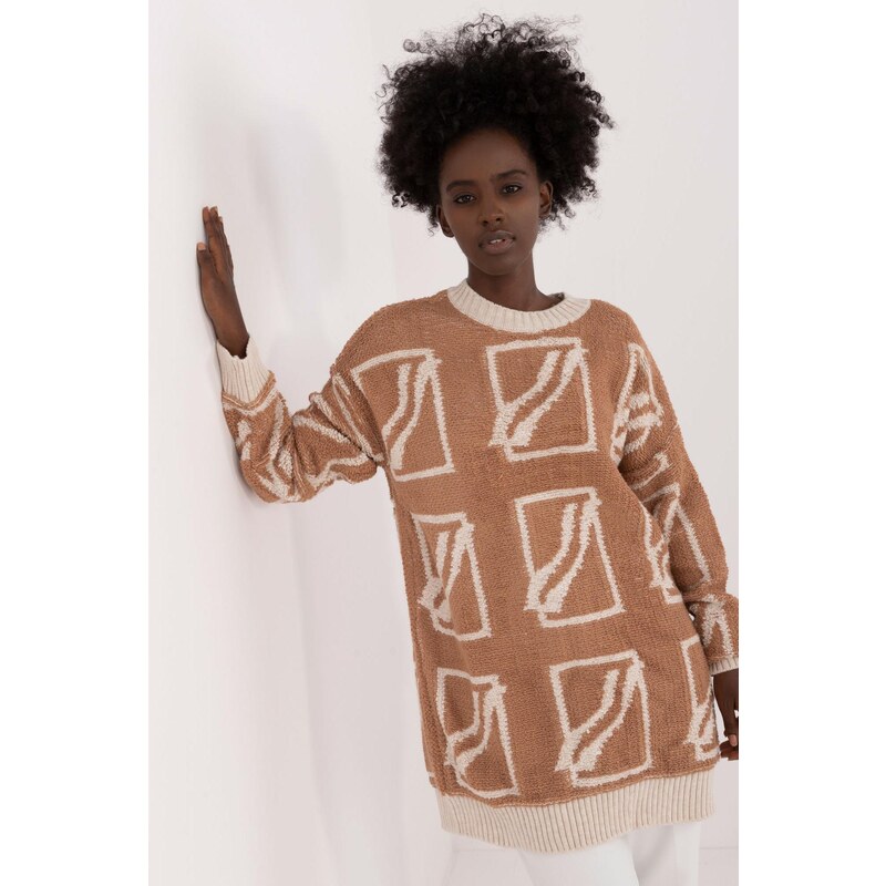 MladaModa Oversize svetr se vzorem model 27702 barva camel