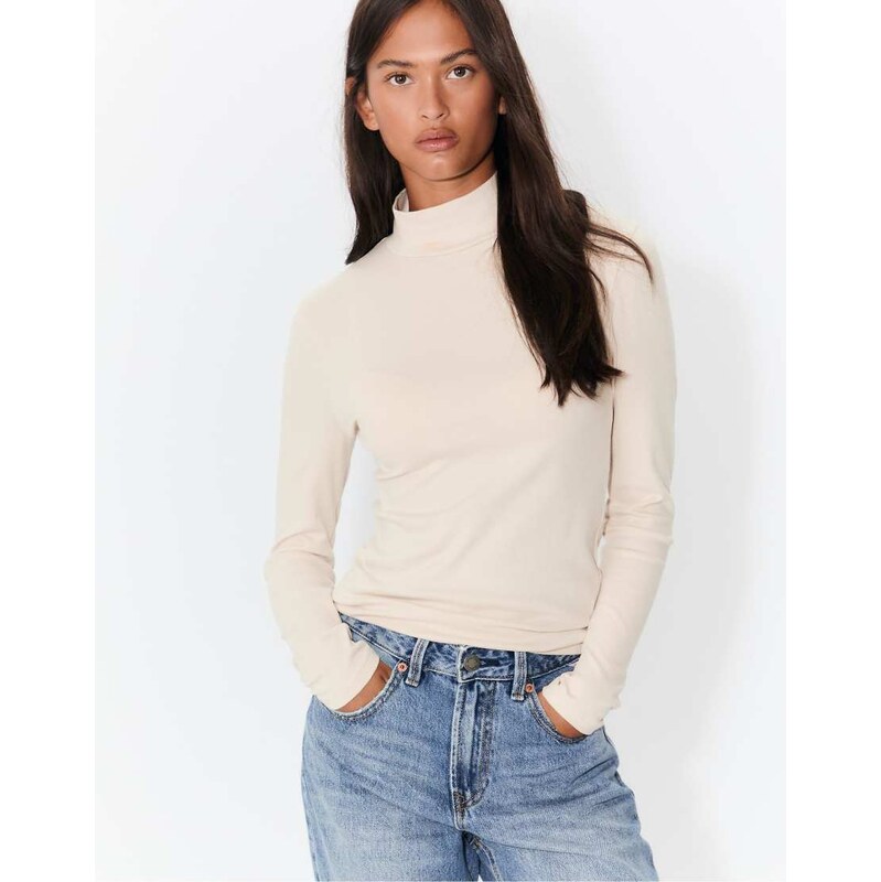 Stradivarius Basic high neck t-shirt in stone-White 108290347