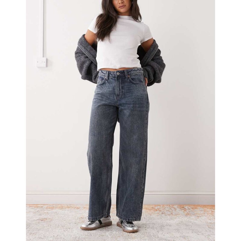 Weekday Missy low waist loose fit jeans in streaky blue wash 108302264