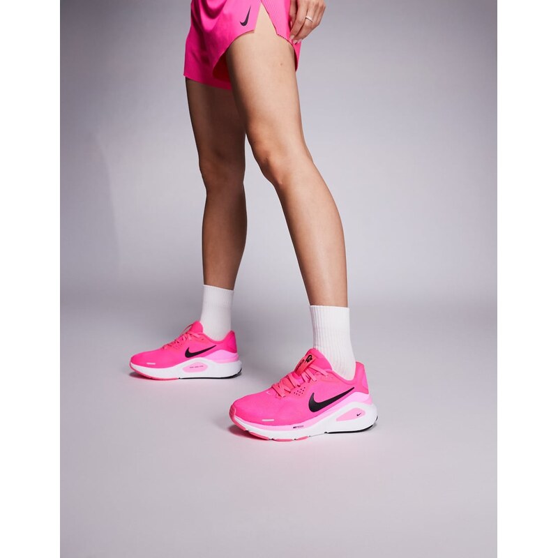Nike Running Structure 26 trainers in pink