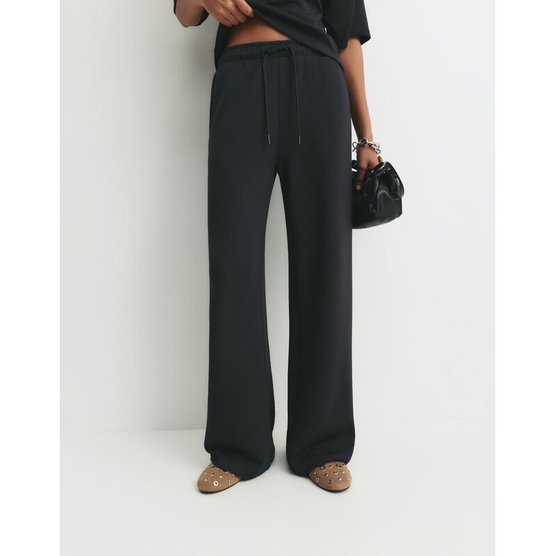 Pull&Bear Wide-leg sweatpants in black 108302317