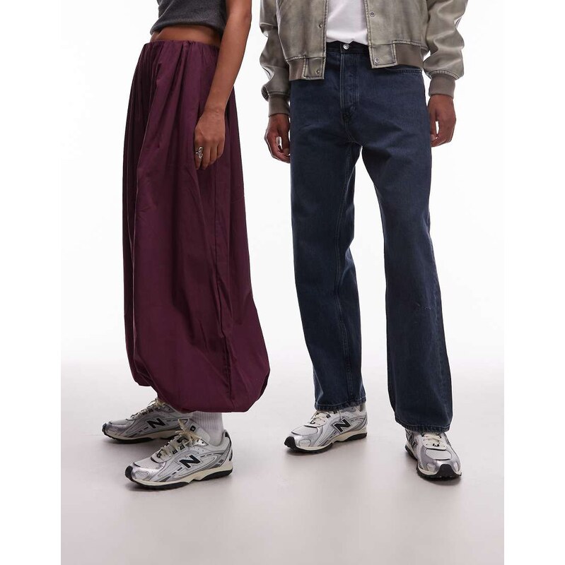 New Balance 204L unisex trainers in white and black
