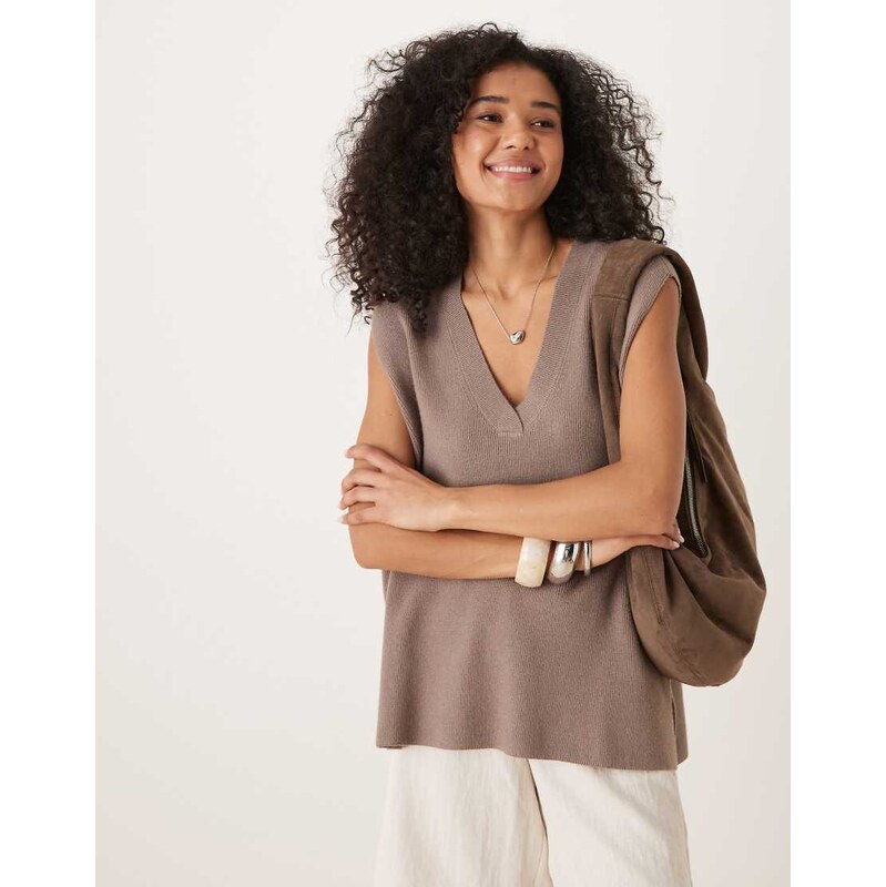 Vila oversized knitted vest in light brown 108304255