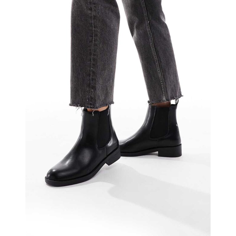 New Look flat chelsea boot in black