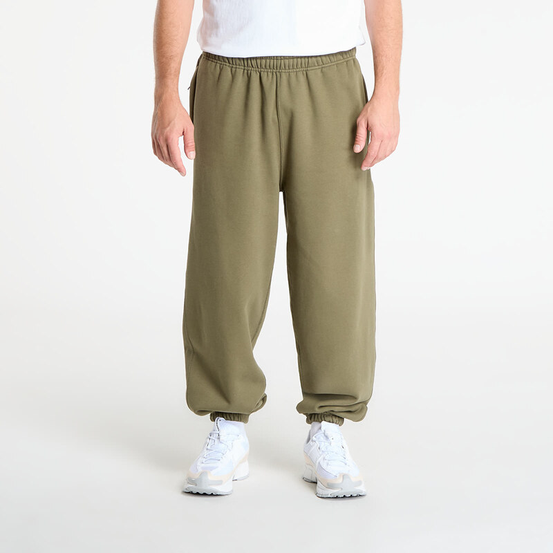Tepláky Nike Solo Swoosh Mens Cuffed Fleece Pants Medium Olive/