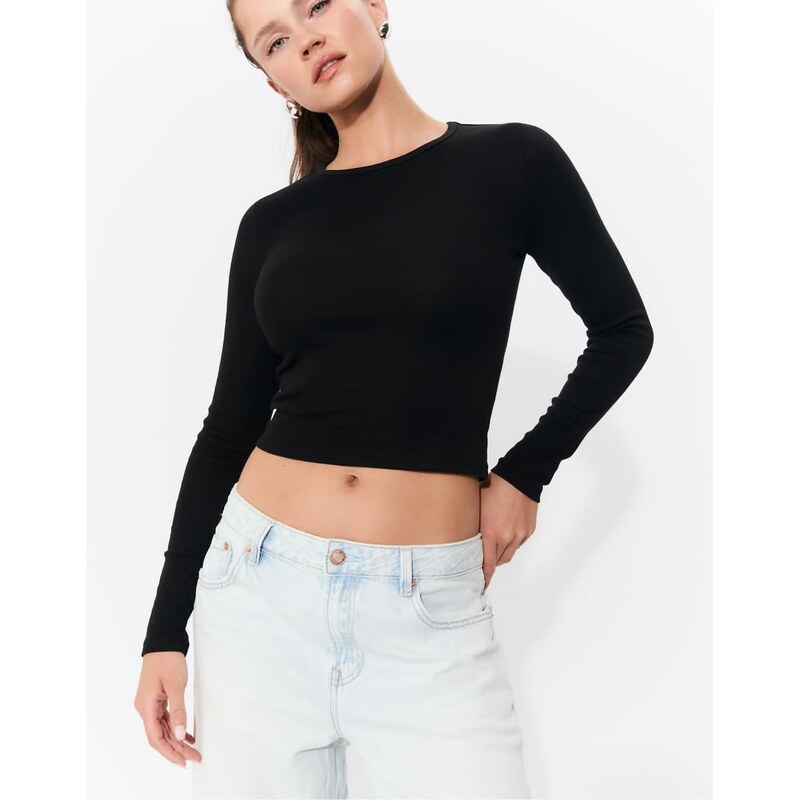 Stradivarius Basic long sleeve cotton t-shirt in black 108320219