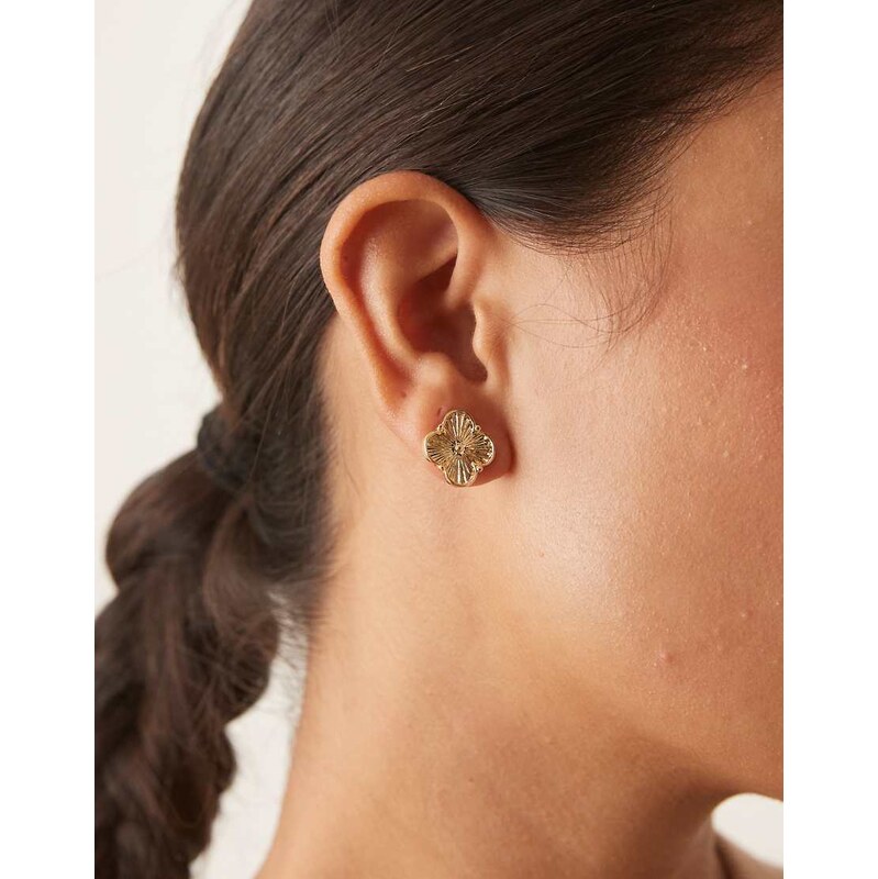 DesignB London clover stud earrings in gold