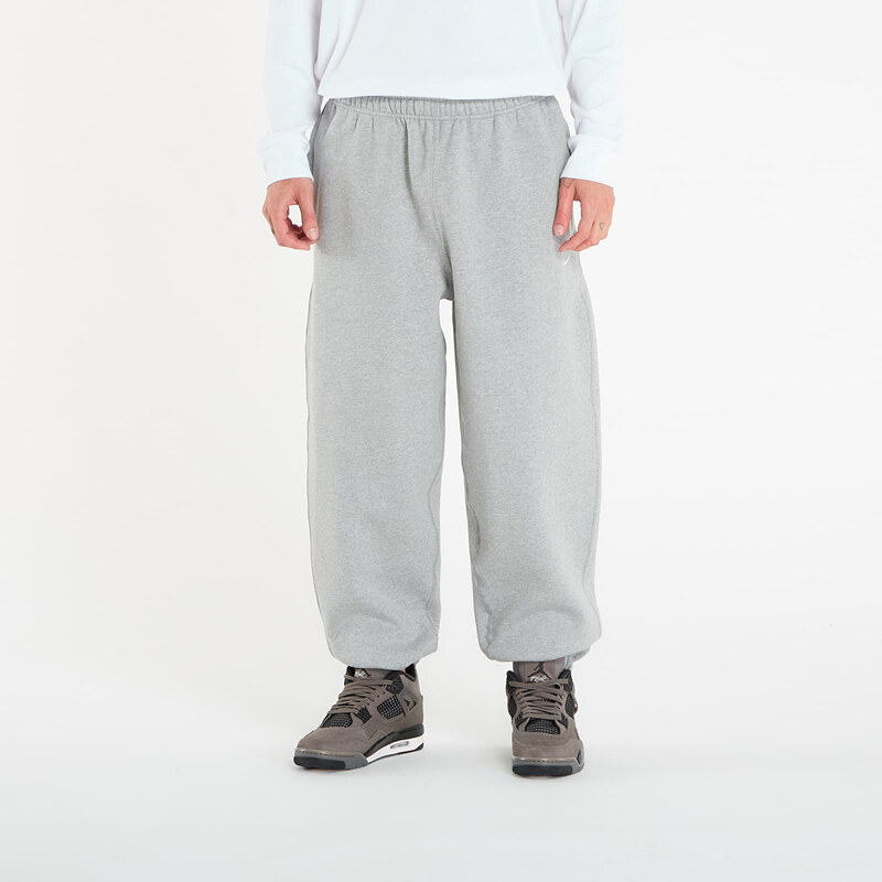 Tepláky Nike Solo Swoosh Mens Cuffed Fleece Pants Dk Grey