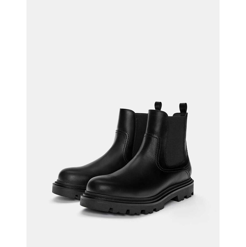 Pull&Bear Chelsea boots in black