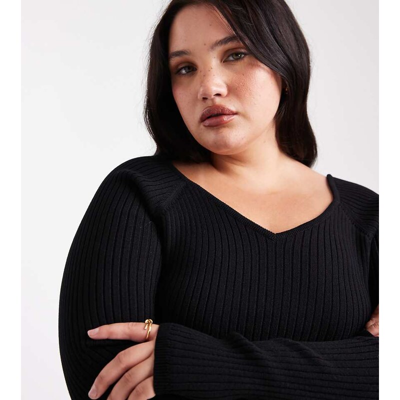 ASOS Curve ASOS DESIGN Curve knitted structured v neck top in