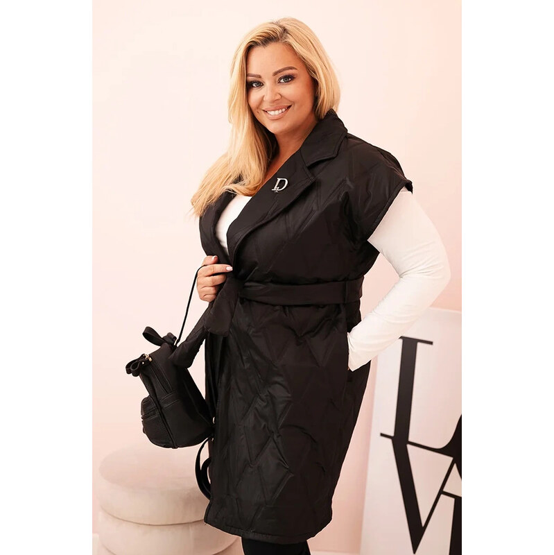 K-Fashion Dámská vesta Plus Size prošívaná s páskem a límcem