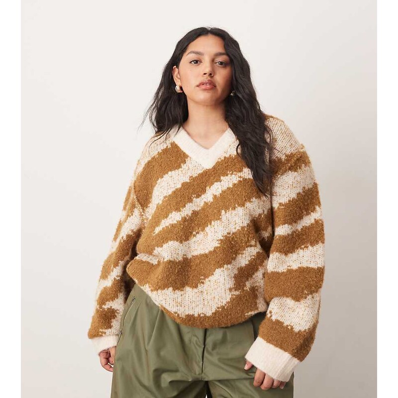 ARRANGE Curve oversized knit v neck jumper with curve hem in toffee & 113261486