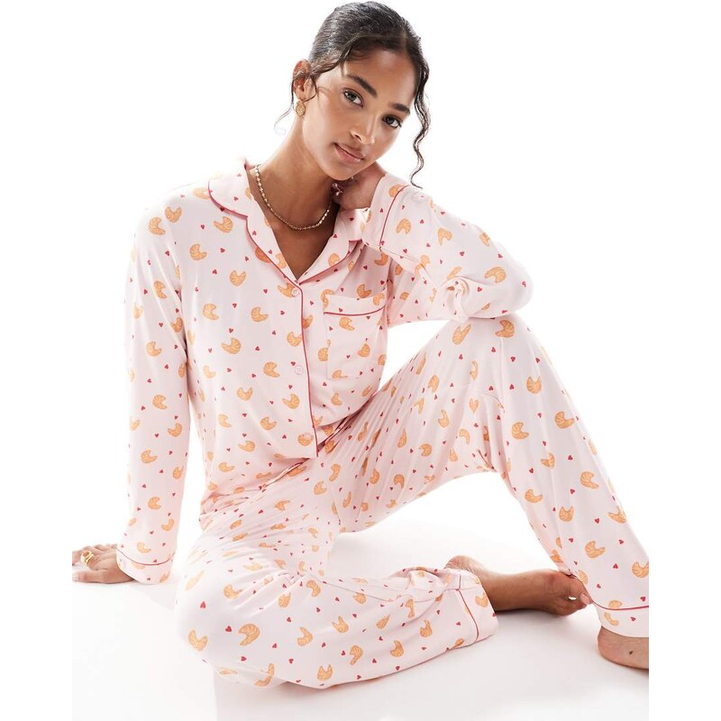 Chelsea Peers poly long sleeve revere pyjama set in croissant print 108985432
