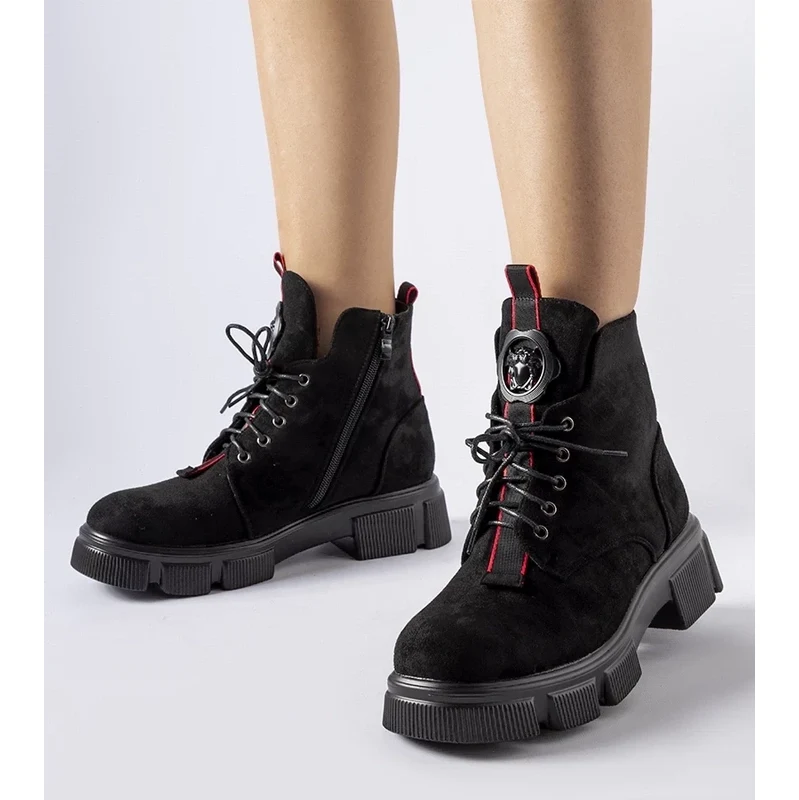 Gemre Black ankle boots decorated with red piping Monrency