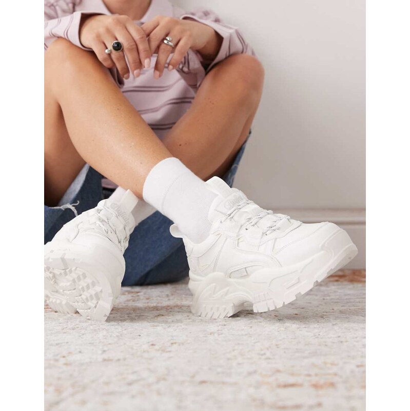 Buffalo Arius trainer in white