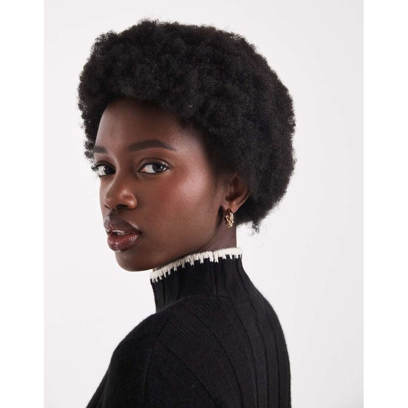 ONLY contrast trim knitted cropped jumper in black