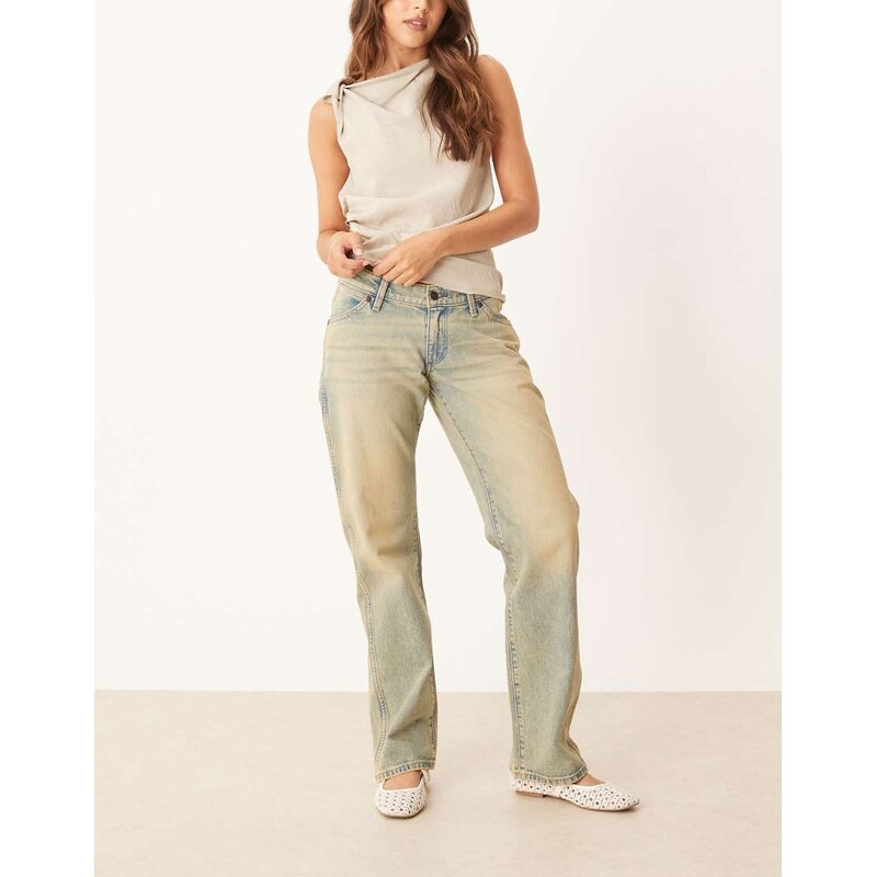 Wrangler low rise cowboy straight fit jean in midwash blue