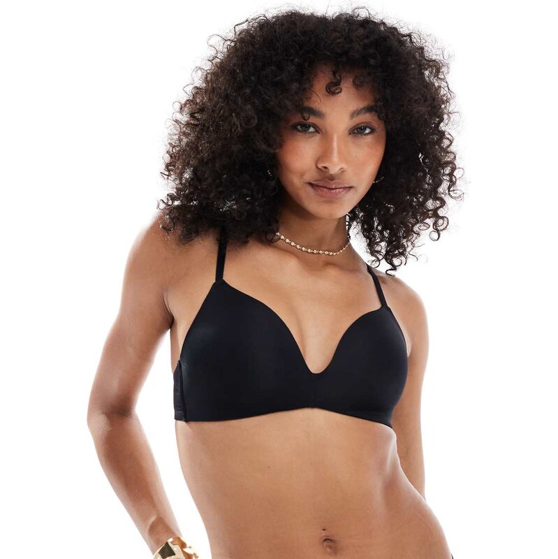 New Look moulded triangle bra in black