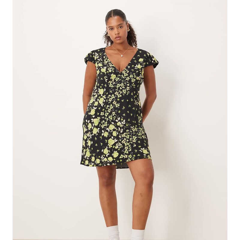 ASOS Curve ASOS DESIGN Curve puff sleeve v-neck mini tea dress in 113262680