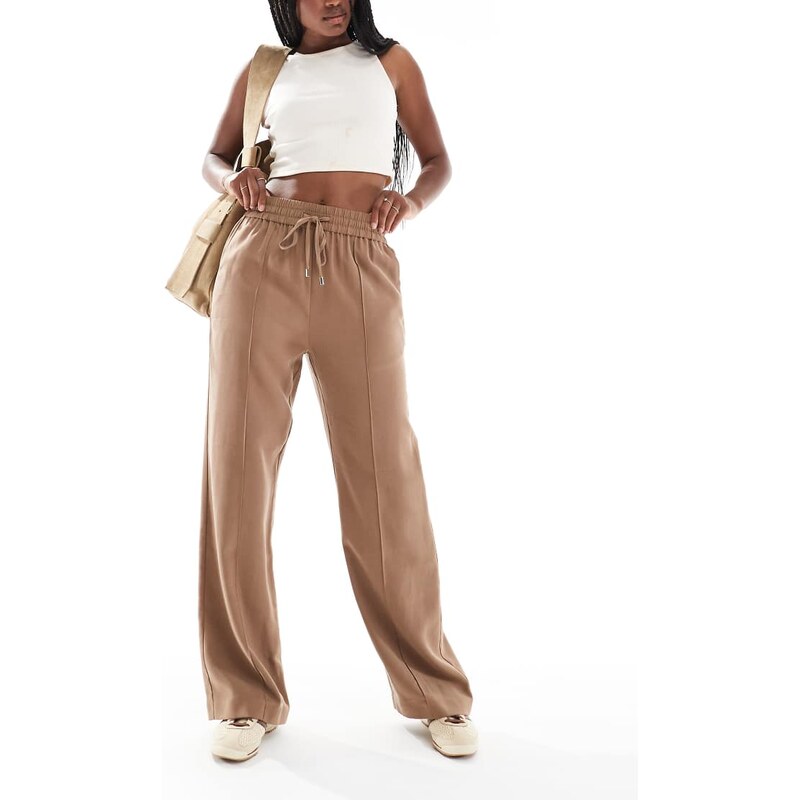 New Look wide leg woven jogger in tan-Brown