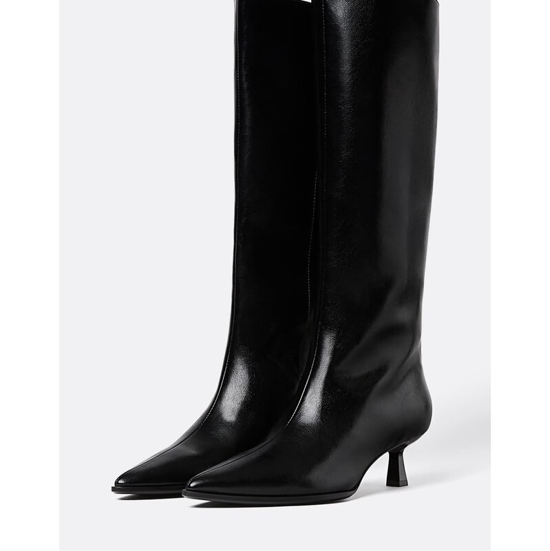 Stradivarius Kitten heel boot in black