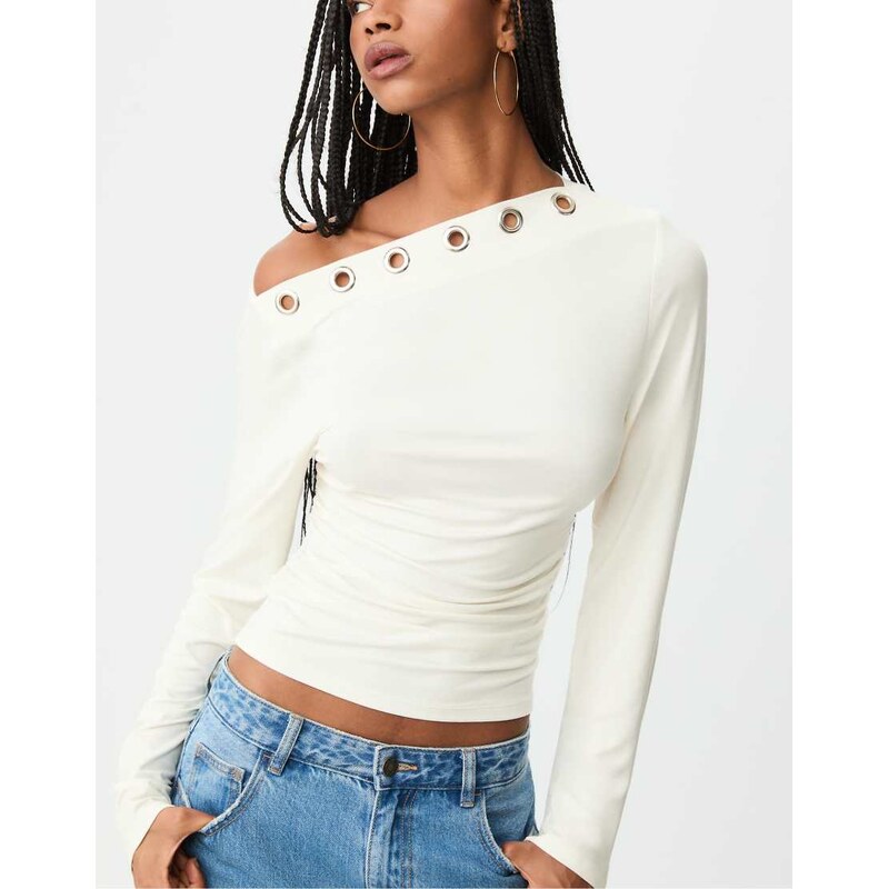 Stradivarius Asymmetric t-shirt with eyelets in ecru-White 108530070
