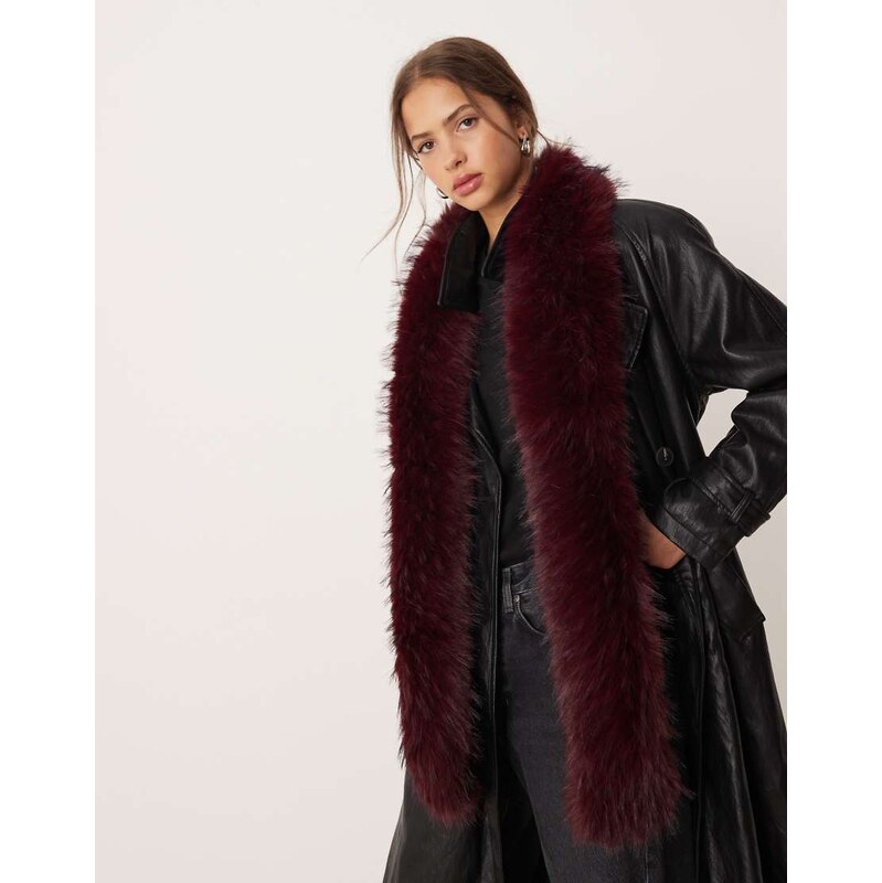 ASOS DESIGN faux fur scarf in burgundy-Red
