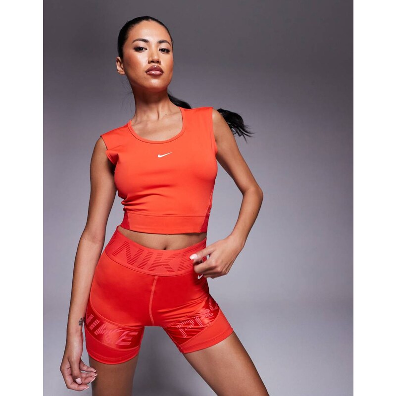 Nike Training Nike Pro Training Dri-FIT cropped tank in red - RED 115634145