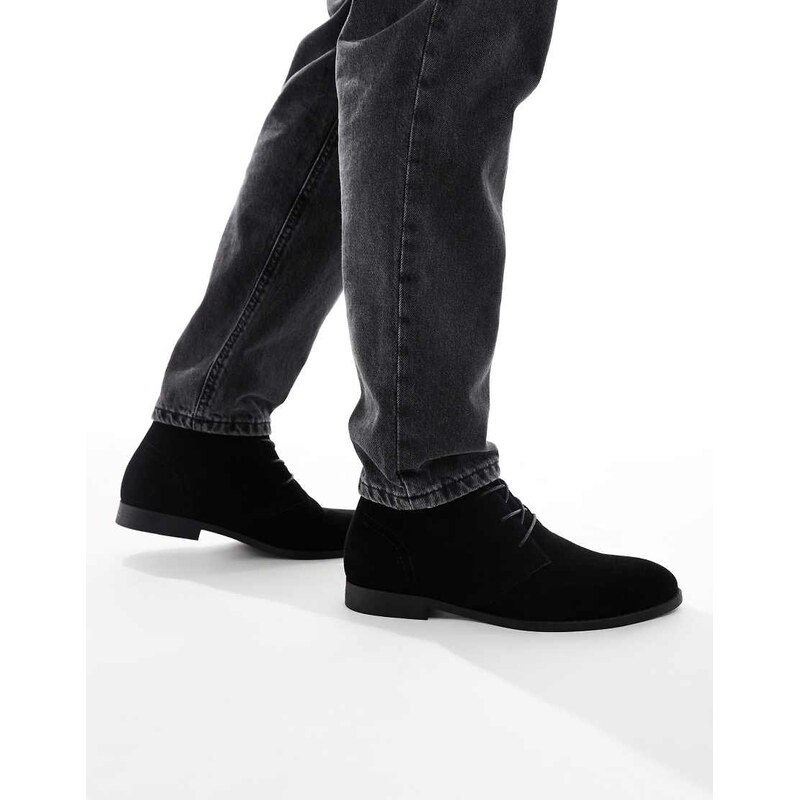 ASOS DESIGN lace up chukka boots in black
