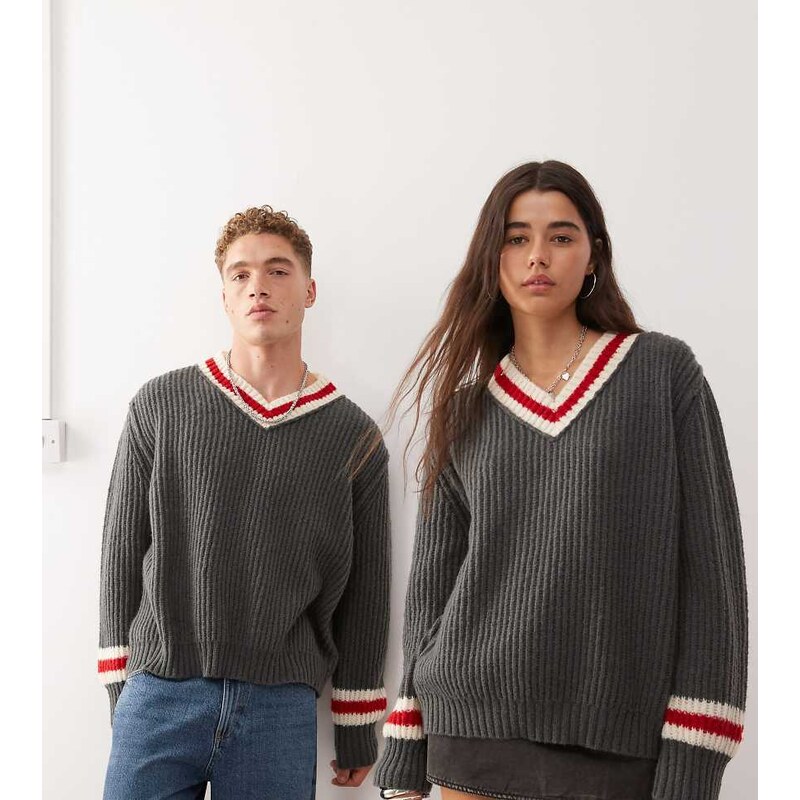 COLLUSION Unisex knitted v neck jumper in grey with red detail