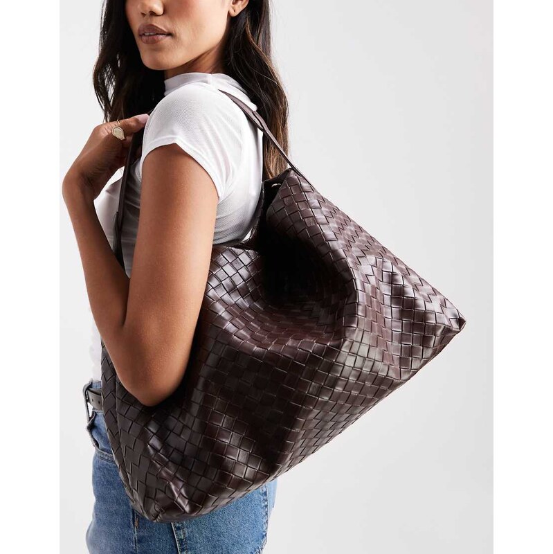 Glamorous oversized woven shoulder bag in deep brown