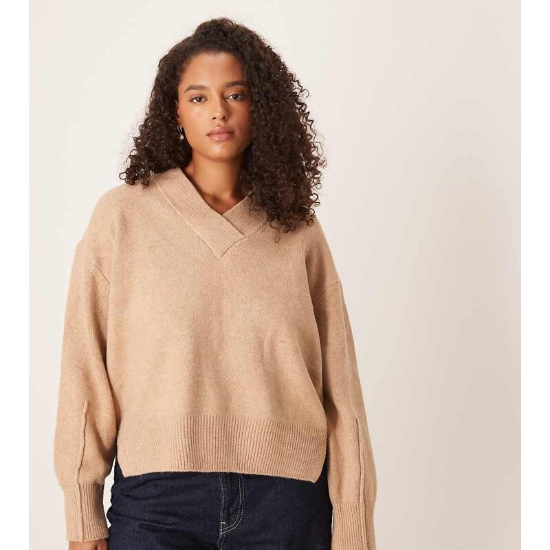 ASOS Curve ASOS DESIGN Curve boxy v neck jumper with side split detail 108813231