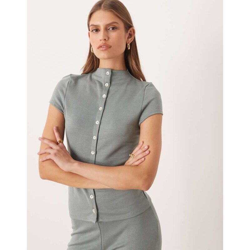 ASOS DESIGN compact heavyweight short sleeve button through