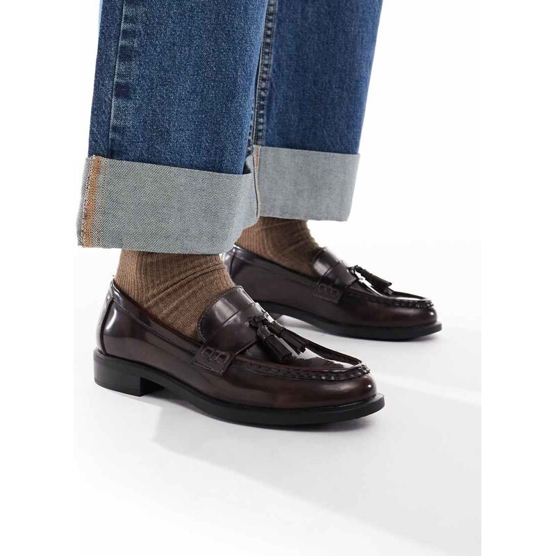 New Look tassel loafer in brown 109065343