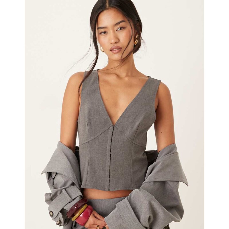Motel Salpa plunge tailored top in charcoal-Grey