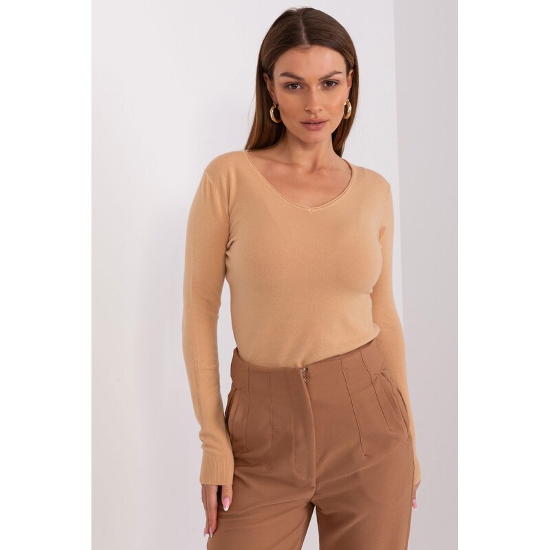 MladaModa Svetr se srdíčkovým výstřihem model 92918 barva camel