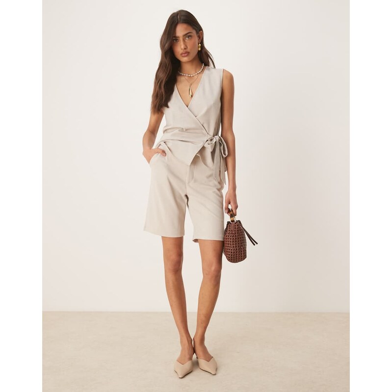 JDY longline tailored shorts in beige-Neutral 114342904