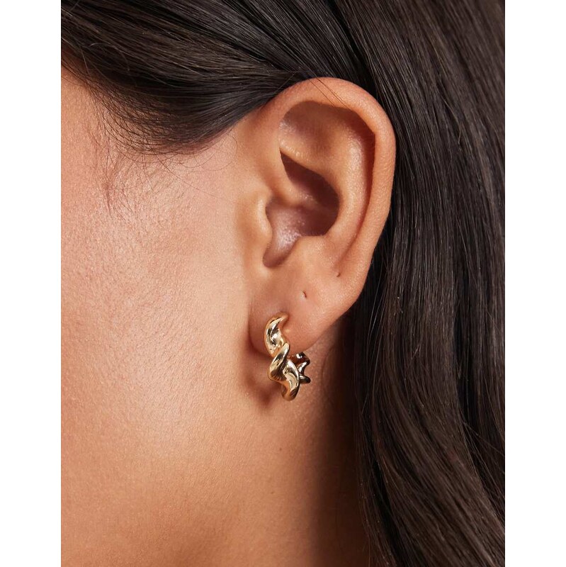Pieces twist hoop earrings in gold tone 108839599