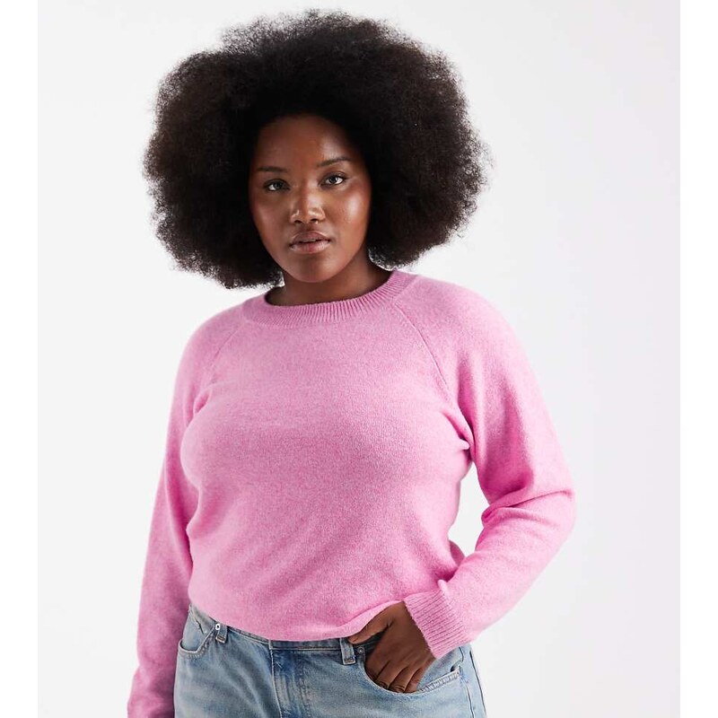 Vero Moda Curve soft round neck knitted jumper in pink 115515111