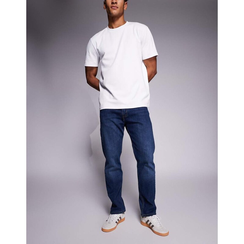 Levis 502 tapered jeans in mid blue