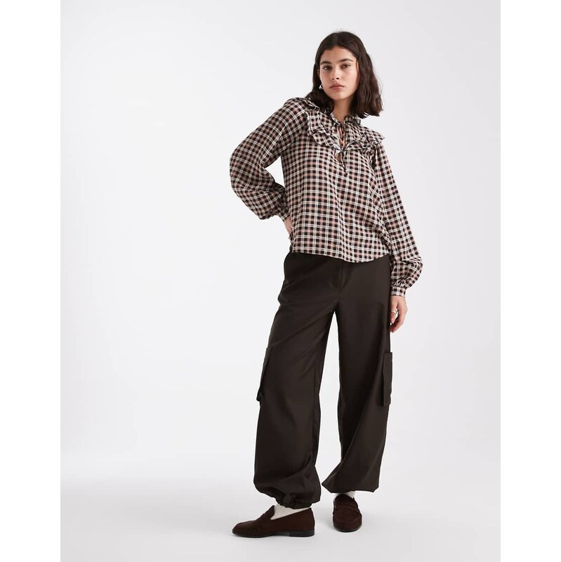 New Look check frill blouse in brown-Red 108901303