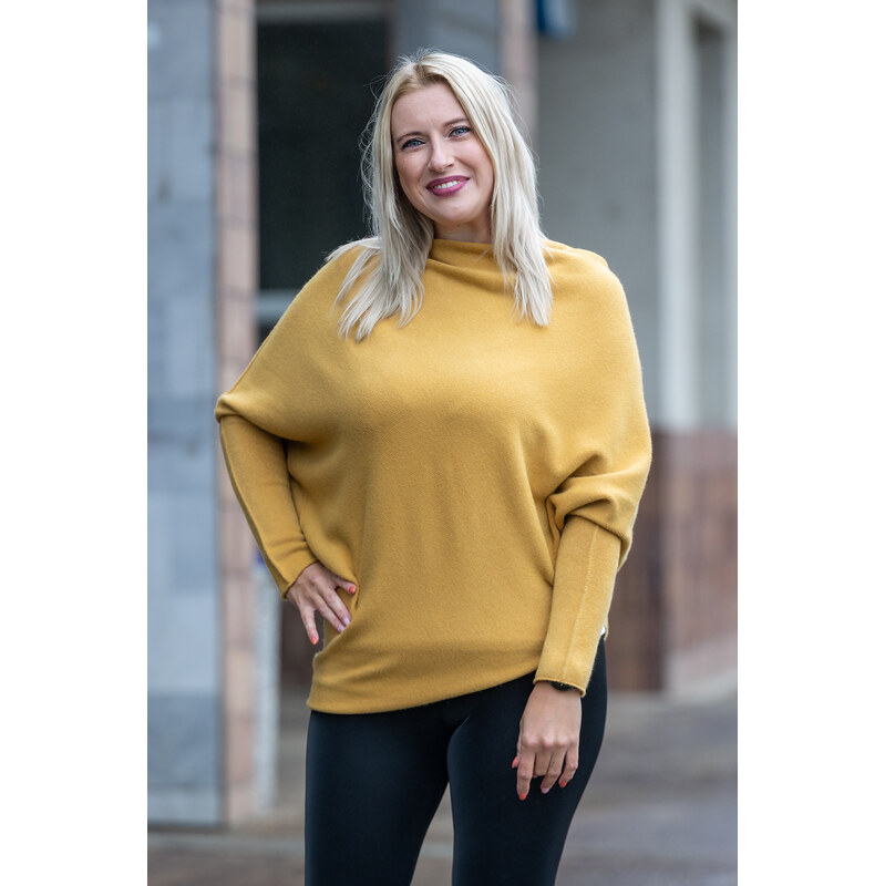 Italy fashion Asymetrický svetr LOTTA Barva: hořčicová, Velikost