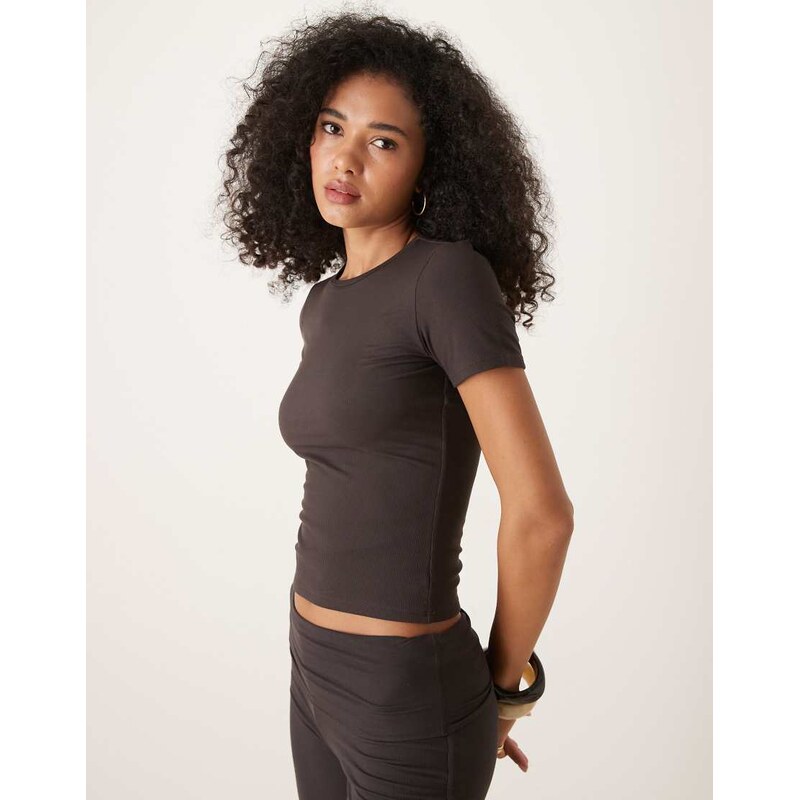 TALA 365 short sleeve t-shirt longer length in espresso - BROWN 108901174
